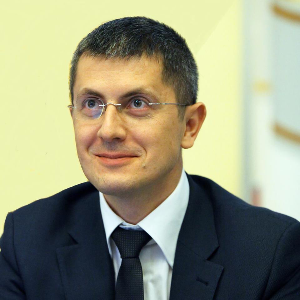 compromis mai mic dan barna vicepremier Nici bine, nu au dat jos Guvernul Dăncilă, că Dan Barna s-a șpromisiuni electorale usr voturile maghiarilor După ce președintele Iohannis a anunțat propunerea sa pentru judecător CCR, cei din USR și PNL au făcut și ei publice propunerile pentru această funcție.  USR cere ajutorul europenilor dan barna preluarea preşedinţiei Consiliului UE