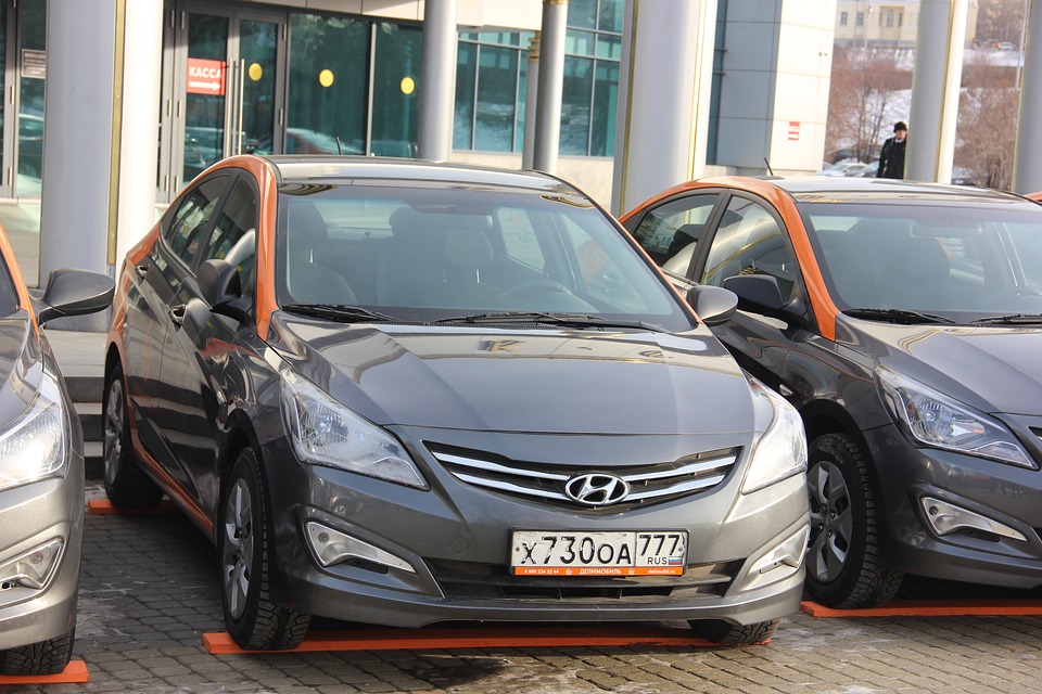 Restricţionarea aplicaţiilor de tip car-sharing