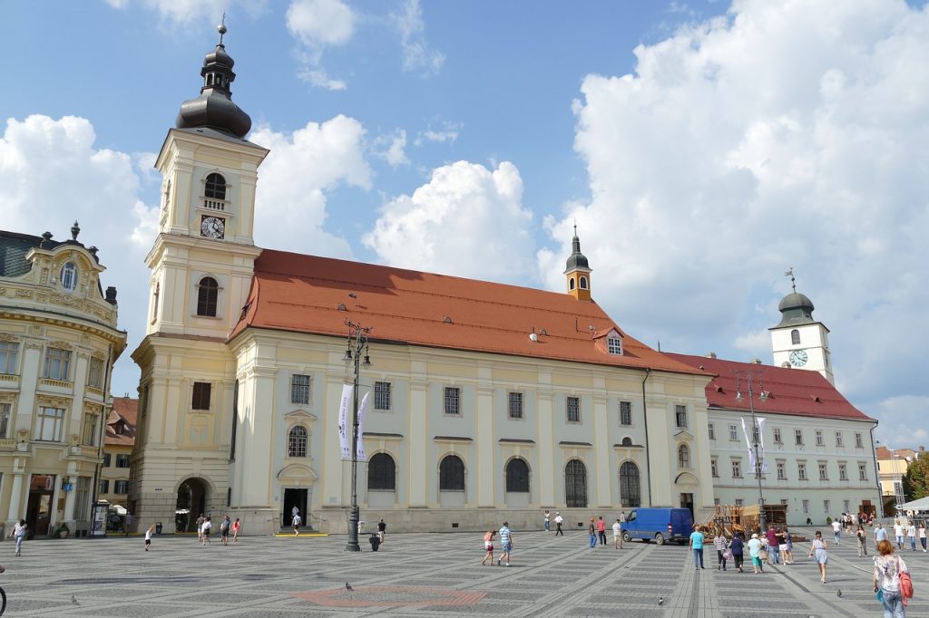Democraţia europeană nu poate să existe fără statul de drept, independenţa justiţiei, libertate şi solidaritate, a declarat preşedintele PPE, Joseph Daul, la Sibiu. 