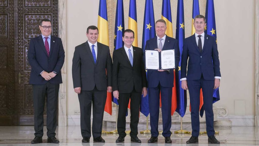 Viorica Dăncilă la „butoanele” Guvernului orban taie ministere usr pnl alianță postelectorală