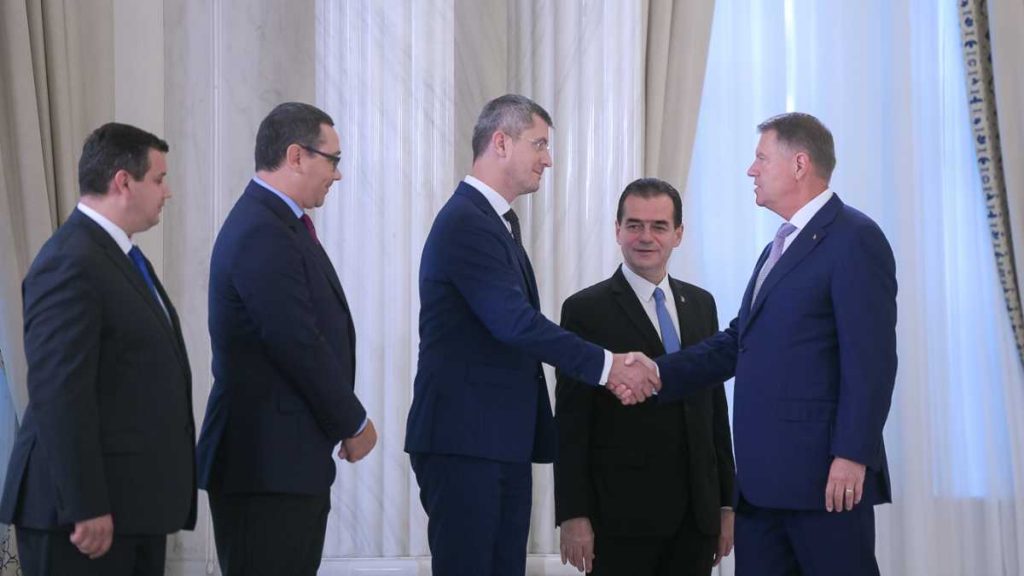 Preşedintele Klaus Iohannis a fost un pompier pentru momentele când casa a luat foc şi se prăbuşea, dar România are nevoie de un președinte full-time guvernare la mișto viitorul României dan barna