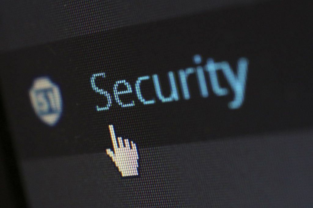 Amenințarea informatică Scranos hacker