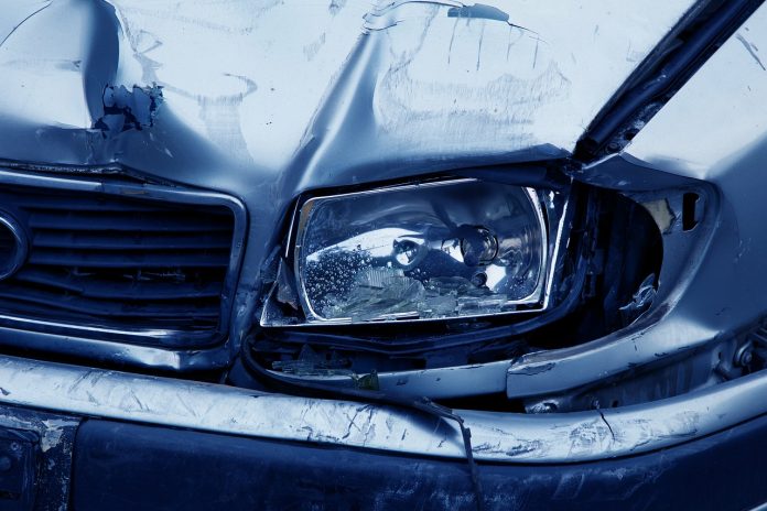 Decontarea directă Cinci din zece şoferi români cred că riscul de a fi implicaţi într-un accident auto este mare şi foarte mare, cu 6% mai mult Decontarea directă accident masina avariata