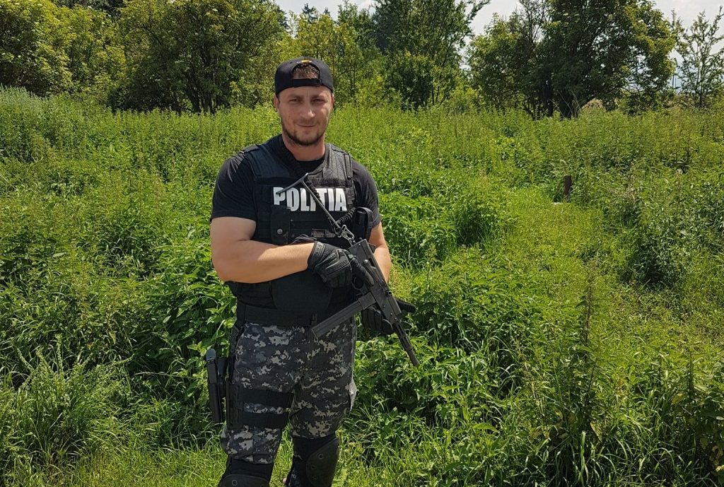 Polițistul Marian Godină vorbește despre imaginea Poliției, atatcând acțiunile pe care superiorii săi le-au întreprins împreună cu interlopii din București. 