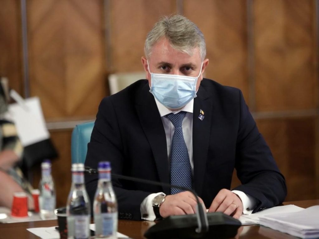 Ministerul Justiţiei poate cere verificarea procedurilor administrative şi, dacă sunt identificate probe noi, se poate relua urmărirea penală, aceasta este soluția lui Lucian Bode, în dosarul „10 august”.  lucian bode accident