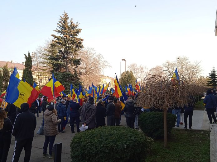 Alianţa pentru Unirea Românilor (AUR) va protesta azi în faţa sediilor prefecturilor din toată ţara protecție sanitară AUR prostest
